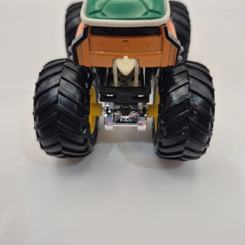 Hot Wheels Monster Truck Super Mario Bros. Bowser 1:64 Diecast